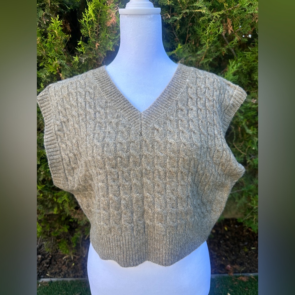 Forever 21 Tan V-Neck Sweater/Vest Business Casual